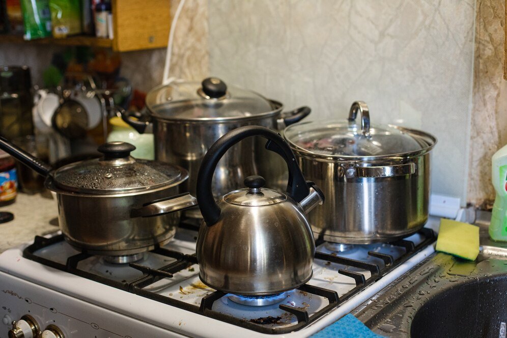 Steel Utensils, stainless steel utensils, steel utensils for cooking, steel vessel Beneﬁts of Steel Vessels 