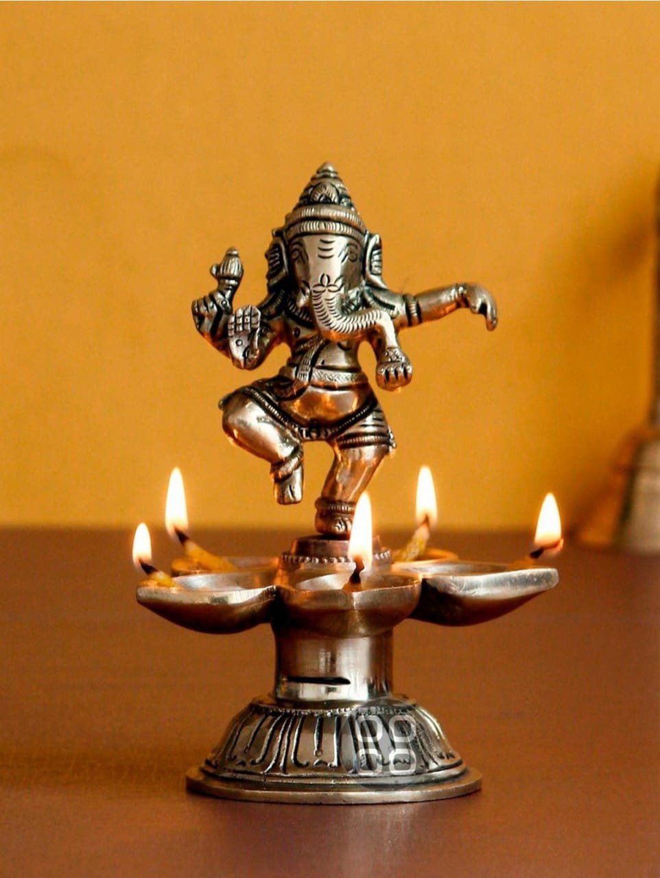 Gift ideas on ganesh chaturthi: Dancing Lord Ganesha Brass