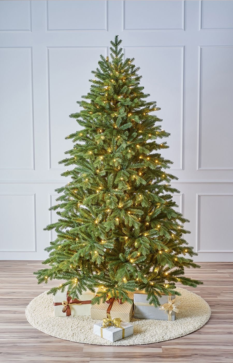 Christmas tree decorations- A simple and elegant welcome
