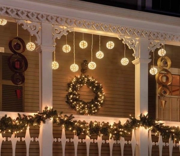 Christmas wall décor- Just greens and lights