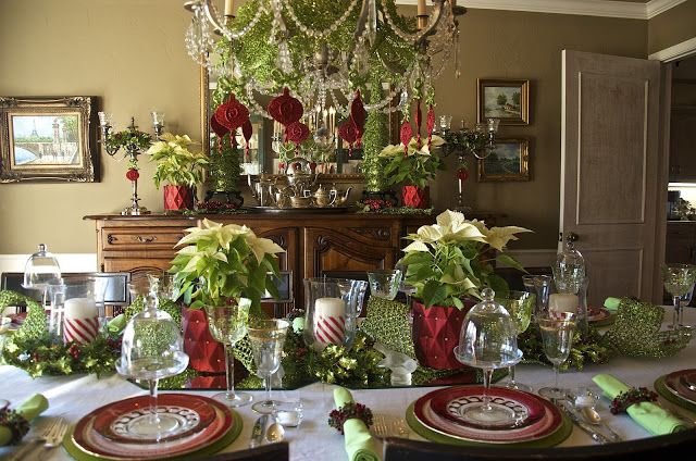 Personalized Place Settings with Mini Wreaths