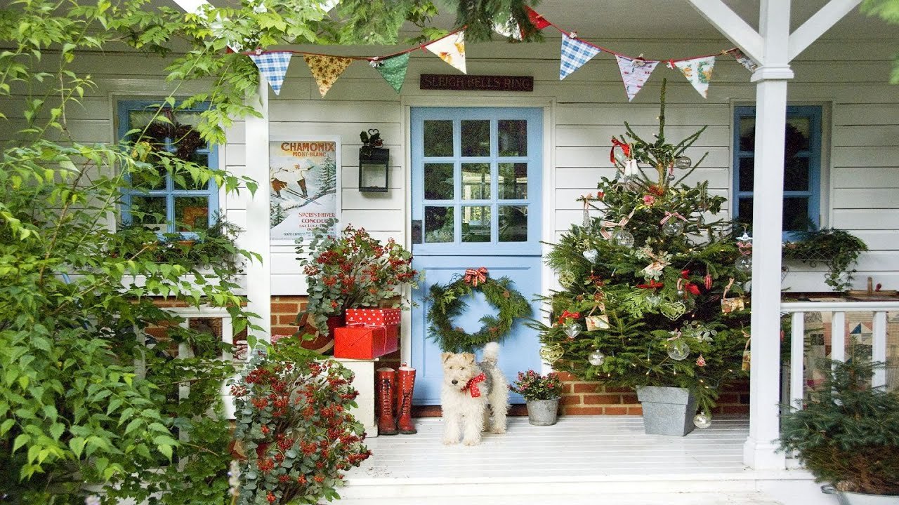 Right Planters on Christmas theme decoration idea