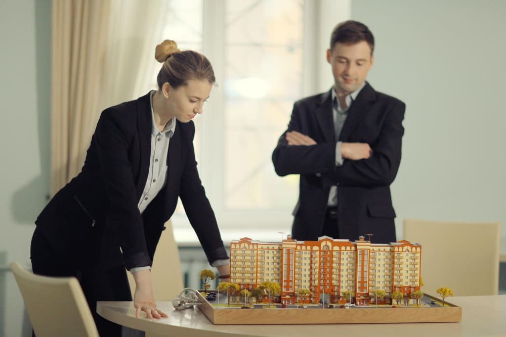 Trade in real estate mortgage business dealings people