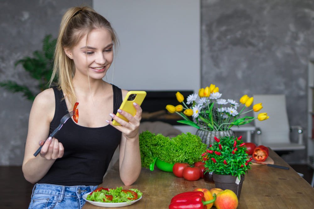 Woman blogger about healthy eating