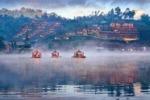 Nainital : A beautiful lake and seven hills