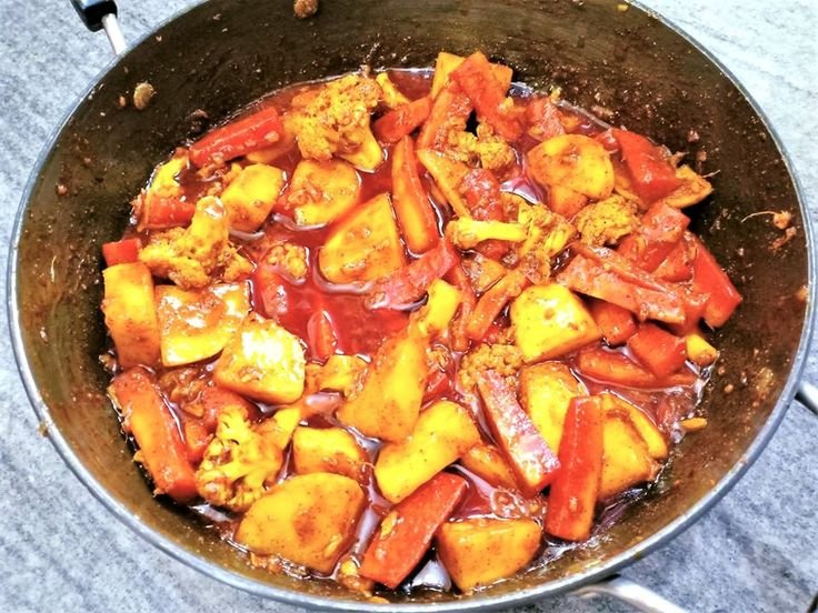 Gobhi shalgam ka achar, a tangy and spicy Indian pickle that adds bold flavour to everyday lunch meals.